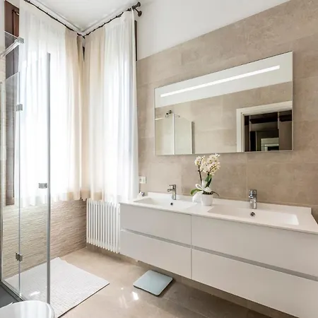 Gallo 1915, Luxurious With Garden And Lido di Venezia