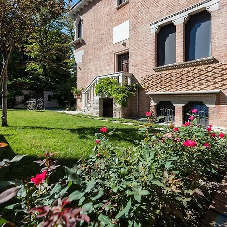 Gallo 1915, Luxurious With Garden And Villa Lido di Venezia